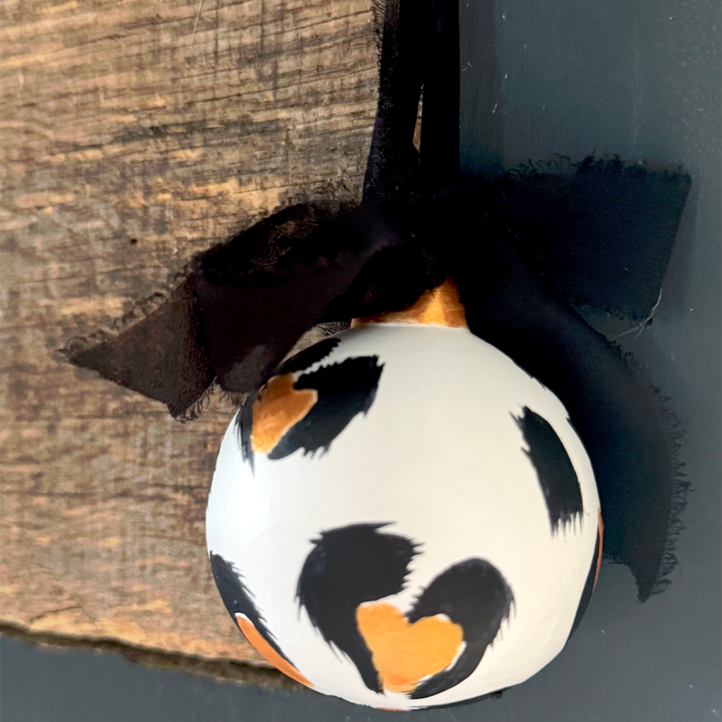 Hand-Painted Bauble | White/Gold Leopard
